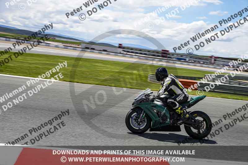 cadwell no limits trackday;cadwell park;cadwell park photographs;cadwell trackday photographs;enduro digital images;event digital images;eventdigitalimages;navarra;no limits trackdays;peter wileman photography;racing digital images;trackday digital images;trackday photos